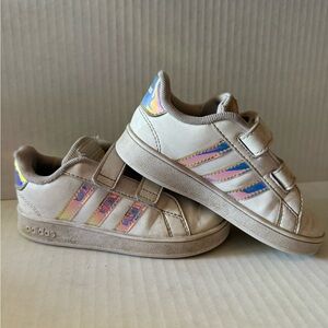 adidas Kids Cream Sneakers with Iridescent Stripes